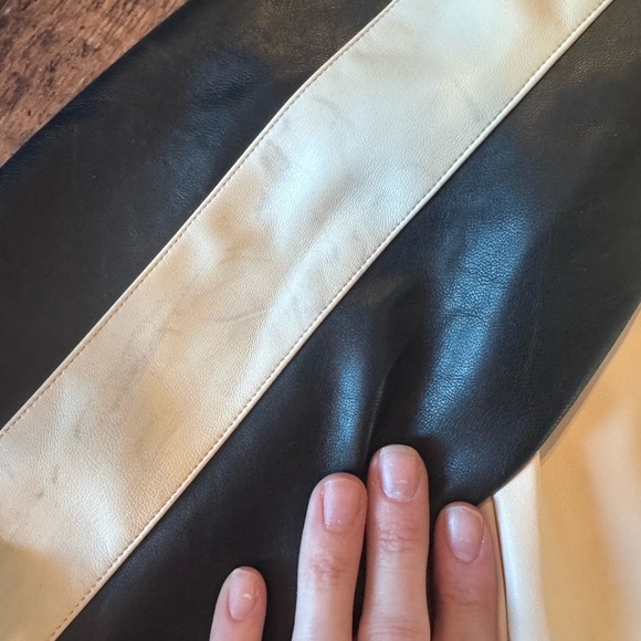 ✨ Anthropologie Varsity Bomber Jacket – Cream & Black ✨
Size Small - Picture 3 of 7